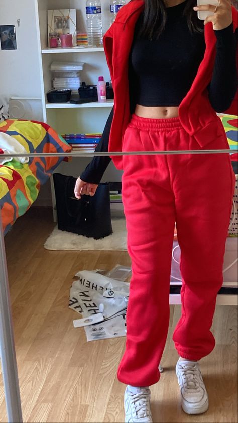 Outfits With Red Sweatpants, Red Jogging Pants Outfit, Nike Pro And Sweatpants Outfit, Red Sweat Pants Outfits, Red Sweats Outfit, Red Joggers Outfit For Women, Red Tracksuit Outfit, Red Joggers Outfit, Red Sweatpants Outfit