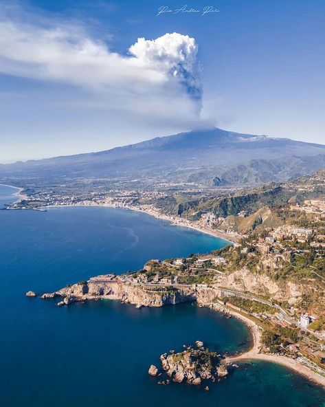 Sicilia nel Cuore on Instagram: “L’Isola bella e l’Etna durante il 12 parossismo 📷@pioandreaperi #etna #taormina” Sicily Travel, Pompeii And Herculaneum, Messina, Pompeii, Catania, Volcano, Sicily, Naples, Italy