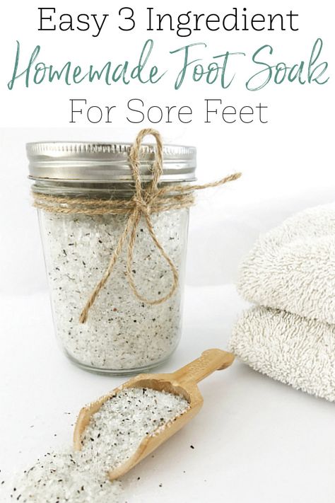 This DIY natural foot soak is the perfect way to relax sore feet. Not only is this foot soak recipe easy to make, it requires just 3 simple ingredients. At Home Pedicure, Foot Scrub Recipe, Homemade Foot Scrub, Homemade Foot Soaks, Diy Foot Soak, Home Pedicure, Foot Soak Recipe, Spicy Tea, Scrub Homemade