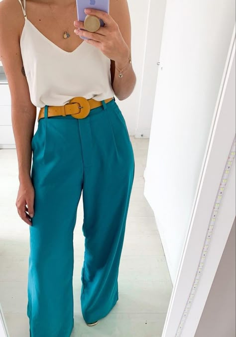 Turquoise Pants Outfit, Teal Pants Outfit, Turquoise Pants, Turquoise Clothes, Dress Pants Outfits, Teal Pants, Elegante Casual, Fashion Mistakes, Work Looks