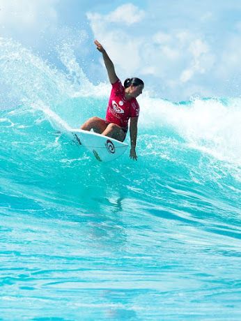 Quiksilver & Roxy Pro Gold Coast  Tyler Wright... at Quicksilver and Roxy Pro Gold Coast the #RoxyPro #GoldCoast  WSL  WORLD SURF LEAGUE. Surfing Aesthetic, World Surf League, Surf And Skate, Surf Vibes, Roxy Surf, Skate Girl, Tropical Travel, Ocean Surf, Roxy Girls