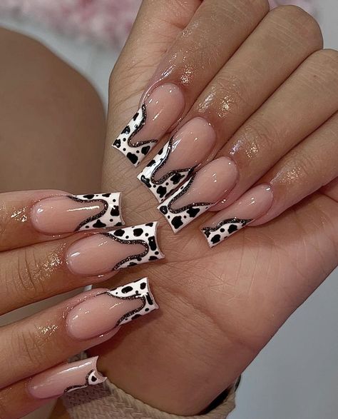 Cowboy Themed Nails, Vaquera Nails, Cowprint Nail Design, Nashville Nails Ideas, Country Concert Nails, Nashville Nails, Country Nail Designs, Country Acrylic Nails, Rodeo Nails