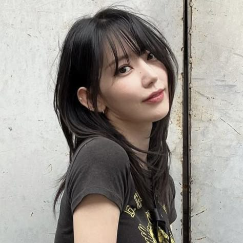 Lesserafim Sakura, Sakura Miyawaki, Hair Icon, Instagram Ideas Photography, Blue Flames, April 1st, Kpop Girl Groups, Pretty Hairstyles, Korean Girl