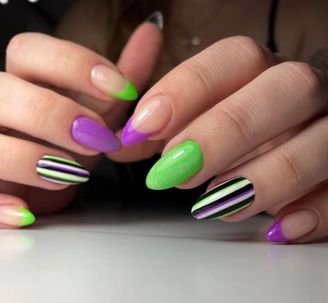 𝘕𝘪𝘤𝘩𝘰𝘭𝘦 𝘉𝘢𝘬𝘦𝘳 | A little beetle juice moment 💚💜🖤🤍 @luminary_nail_systems Clarity (link in bio to shop) @luxapolish Whiteout, Oh gasm, Blackout, It… | Instagram Nirvana Nails, Disney Acrylic Nails, Beetle Juice, Cute Gel Nails, Glam Nails, Short Acrylic Nails Designs, Halloween Nail Art, Simple Nail Designs, Dream Nails