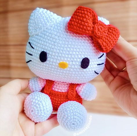 Hello Kitty Amigurumi, Kitty Amigurumi, Crochet Cowl Free Pattern, Hello Kitty Crochet, Hello Kit, Crochet Animals Free Patterns, Hello Kitty Pictures, Hello Kitty Plush, Fun Crochet Projects