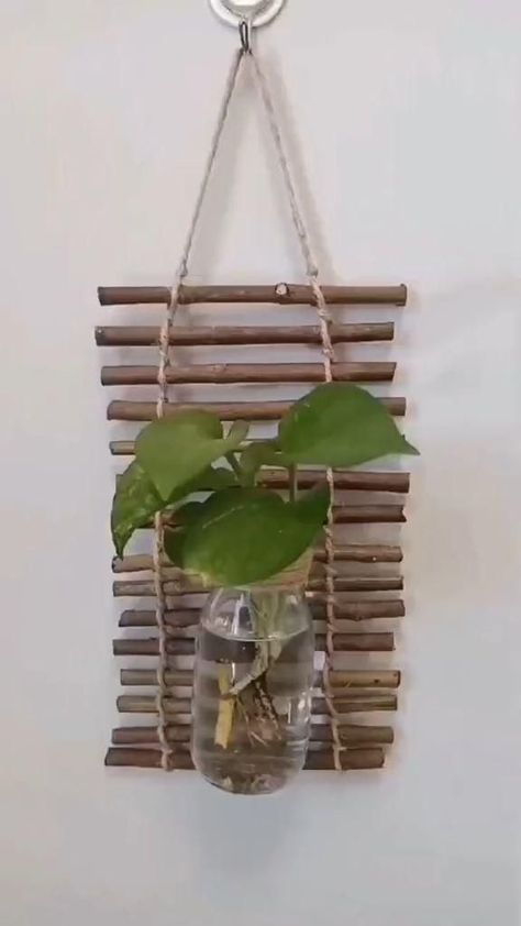 نباتات منزلية, Diy Plant Hanger, Deco Originale, Craft Room Decor, Kraf Diy, Diy Crafts Room Decor, Diy Crafts Hacks, Diy Crafts For Home Decor, Diy Creative Crafts