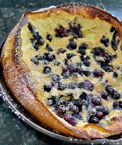 Blueberry Lemon Dutch Baby Blueberry Lemon Curd, Blueberry Dutch Baby, Farm Breakfast, Breakfast Presentation, British Breakfast, Dutch Babies, Dutch Baby Recipe, Homemade Lemon Curd, Fancy Breakfast