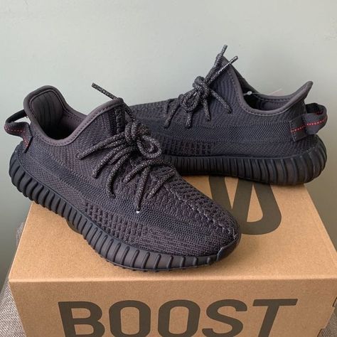 Yezzy Shoes Women, Yeezy Shoes Outfit, Yeezy 350 V2 Black, Girls Basketball Shoes, Yeezy Boots, Yeezy 350 V2, Men's Adidas (men), Sports Track, Jeezy