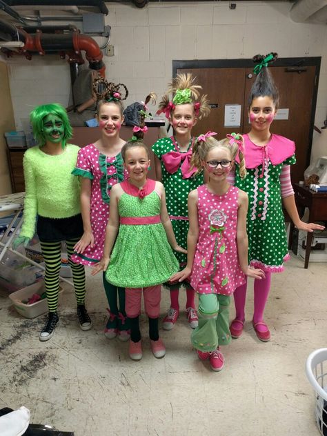 Seussical Who girls Whoville Dress Up Day At School, Dr Seuss Whoville Costumes, Whooville Outfits Ideas Kids, Easy Whoville Costumes, Who Costume Whoville, Whoville Outfits Ideas, Dress Like A Who From Whoville, The Whos From Whoville Costumes, Mayor Of Whoville Costume Diy