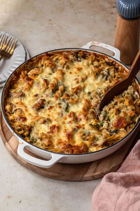 The most delicious, creamy and wholesome gluten free tuna casserole with loads of healthy ingredients like broccoli, corn and peas. Veggie Tuna Casserole, Gf Tuna Noodle Casserole, Tuna Casserole Dairy Free Gluten, Vegan Tuna Casserole, Gluten Free Tuna Casserole, Tuna Mornay Pasta Bake, Tuna Bake, Brown Rice Pasta, Fusilli Pasta