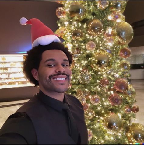 The Weeknd Christmas, Weeknd Pfp, The Weeknd Pfp, Music The Weeknd, Couples Icons Aesthetic, Creative Profile Picture, Couples Icons, Music Artist, The Weeknd