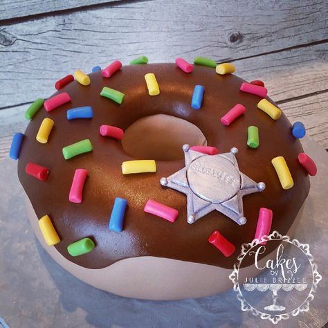 Donut cake for an awesome police officer! Cuz all cops eat donuts and drink coffee right? ? See more of my work on Facebook! Police Jokes, Baby Tea Party, Cake Mix Donuts, Police Cakes, Cupcake Frosting Recipes, Best Cake Mix, Cake Decorating Party, Red Velvet Whoopie Pies, Police Retirement