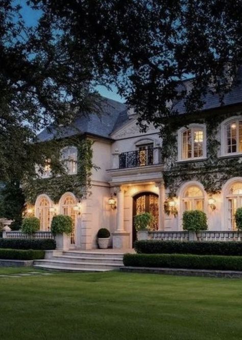 Best House Exterior, Mansion Aesthetic, Old Money House, House Exterior Design, House Of Beauty, Castle House, Exterior Ideas, Design Exterior, Luxury Homes Dream Houses