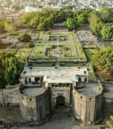 Shaniwar Wada Photography, Shanivar Wada Pune, Shaniwar Wada, Maharashtra Forts, Maratha Architecture, Pune City, Tiny Beach House, Zoo Design, Indian Garden