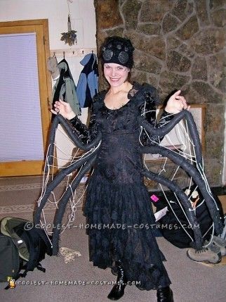 Part of my halloween play is the hunt, so after thrifting for awhile I found this plack lacy dress that I had to have. From there I decided it would m... Black Widow Spider Costume, Diy Spider Costume, Spider Cosplay, Diy Spider, Black Widow Costume, Mini Beasts, Halloween Costumes 2014, Spider Costume, Widow Spider