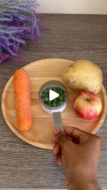 Carrot Puree For Baby, Potato Puree Baby, Sweet Potatoes For Baby, Baby Food Steamer, Baby Purees, Baby Carrot Recipes, Steamed Potatoes, Cauliflower Puree, Healthy Baby Food