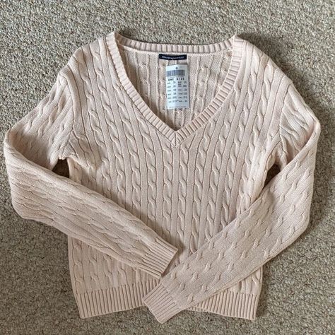 Brandy Melville V Neck Sweater, Brandy Melville Knit Sweater, Brandy Melville Pink Sweater, V Neck Pink Sweater, Form Fitting Sweaters, Light Pink Clothing, Pink Knit Sweater Outfit, Cheap Wishlist, Brandy Clothes