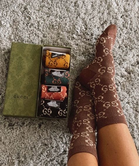 Gucci Socks Outfit Black Women, Gucci Socks Outfit With Sneakers, Gucci Stockings Outfit, Gucci Socks Outfit, Gucci Stocking, Luxury Designer Gucci Socks, Autumn Books, Louise Vuitton, Socks Packaging