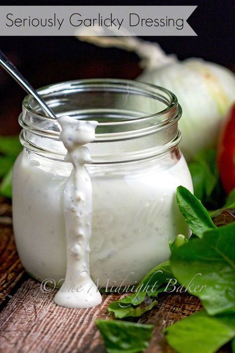 Garlic Salad Dressing, Garlic Dressing, Salad Dressing Recipes Homemade, Marinade Sauce, Veggie Dip, Homemade Salads, Homemade Salad Dressing, Creamy Garlic, Salad Dressing Recipes