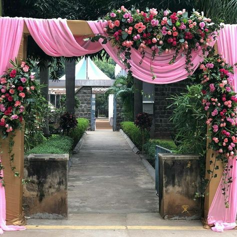 Entry Door Flower Decoration, Entry Gate Design For Wedding, Flower Entrance Decoration, Engagement Entrance Decor, Wedding Gate Design, Wedding Entry Gate Decoration, Wedding Entrance Decoration Indian, Entrance Arch Decor, Entrance Arch Wedding