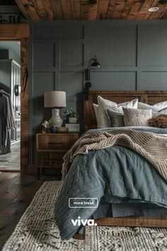 Bedroom Ideas Shiplap Wall, Modern Farmhouse Interior Design Bedroom, Modern Rustic Bedroom Design, Tiny Farmhouse Bedroom, Masculine Farmhouse Bedroom, Moody Master Bedrooms Cozy, Dark Wood Bedroom Aesthetic, Barndo Bedroom, Barndominium Bedroom Ideas