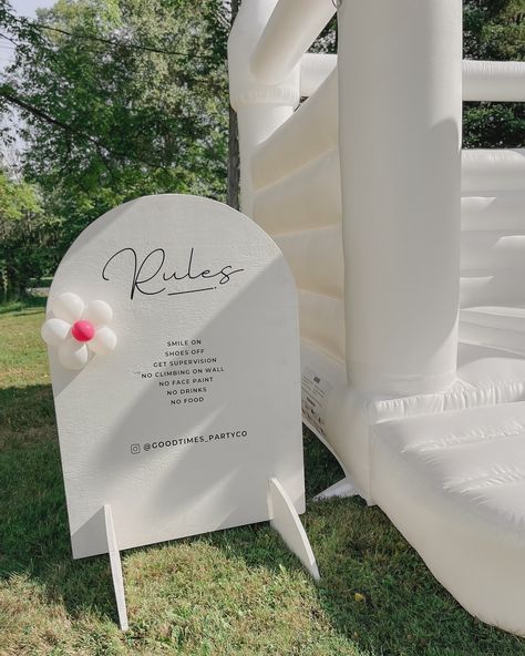 our simple + adorable boho flower balloon styling will always be my favorite accent for our white bounce house rental🌸✨🪩 Bounce House Balloon Garland, Balloon Styling, White Bounce House, Bounce House Rentals, Balloon Flowers, Bounce House, Balloon Garland, Balloon Decorations, House Rental