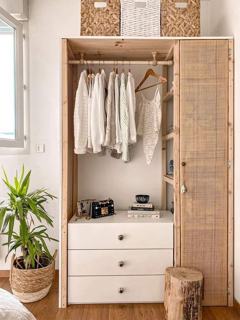 Japanese Style Wardrobe, Room Japanese Style, Functional Kitchen Layout, Wardrobe With Drawers, Clothing Rack Bedroom, Chic Bedroom Design, Serene Bathroom, Ikea Ivar, Open Wardrobe