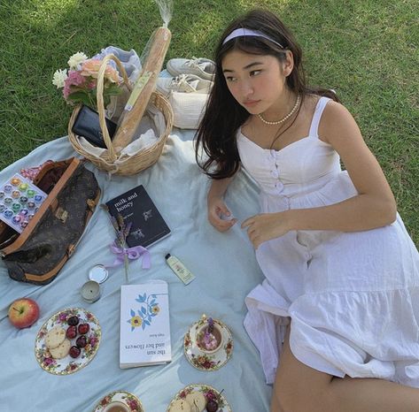 Picnic Photo Shoot, Picnic Photography, 21st Bday Ideas, 25th Birthday Parties, Fall Picnic, Picnic Inspiration, Picnic Birthday, Disney Princess Images, Picnic Date