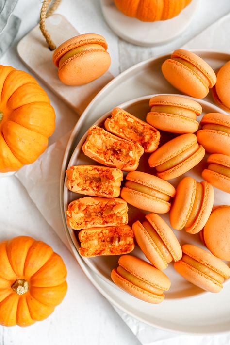 Pumpkin Spice Macarons, Macaroon Recipes, Melting White Chocolate, How To Make Pumpkin, Macaron Recipe, Pumpkin Pie Filling, Fall Dessert, Pumpkin Cream, Orange Recipes