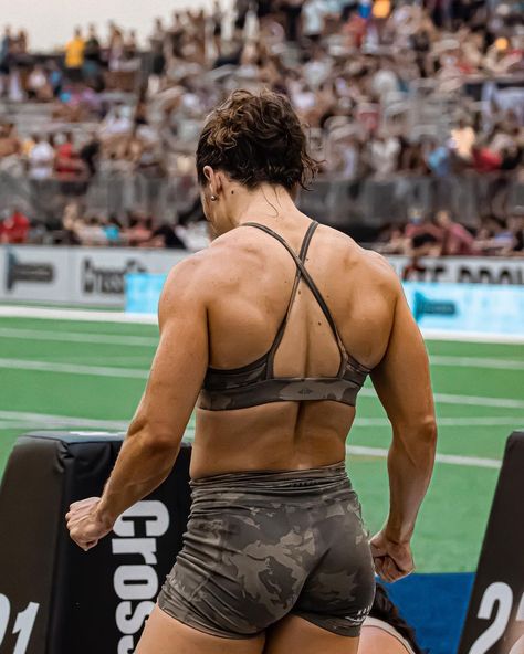 Tia Toomey Crossfit, Female Crossfit Physique, Tia Clair Toomey Crossfit, Tia Clair Toomey, Bike To Work, People References, Buff Women, Workout Inspo, Crossfit Women