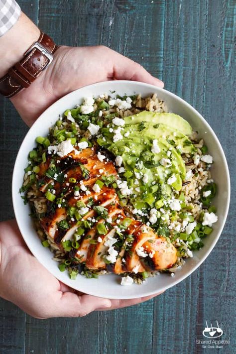 Grilled Honey Sriracha Chicken Rice Bowl - Shared Appetite Chicken Rice Bowl, Honey Sriracha Chicken, Buddha Bowls Recipe, Sriracha Chicken, Chicken Rice Bowls, Healthy Bowls, Rice Bowl, Chicken Rice, Bowls Recipe