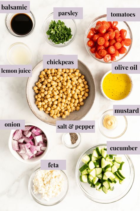 Mediterranean chickpea salad is filled with chickpeas, tangy cherry tomatoes, crumbled feta cheese, and more - you'll love this Greek salad! Healthy Greek Salad Recipe, Mediterranean Chickpea, Mediterranean Diet Recipes Dinners, Mediterranean Chickpea Salad, Plats Healthy, Easy Mediterranean Diet Recipes, Greek Salad Recipes, Think Food, Health Journey