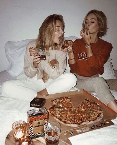 Fireplace Photoshoot, Lounge Photoshoot, Indoor Movie Night, Bachelor Night, Pizza Pictures, Pj Party, Eating Pizza, Party Photoshoot, Best Friend Photoshoot