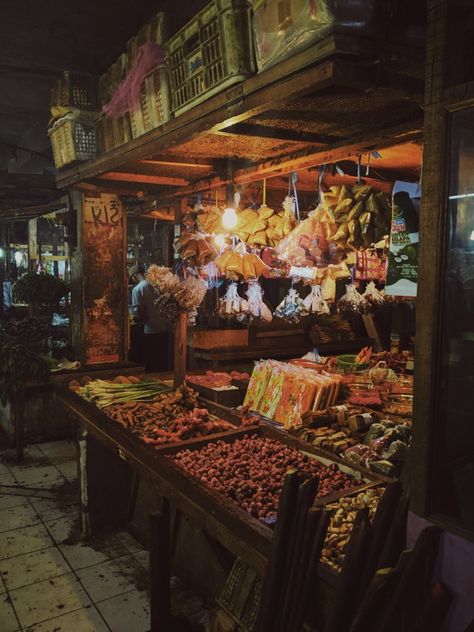 Local Market Aesthetic, Night Market Aesthetic, Marketplace Aesthetic, Market Reference, Fantasy Market, Underground Market, Market Aesthetic, Medieval Market, Gothic Garden