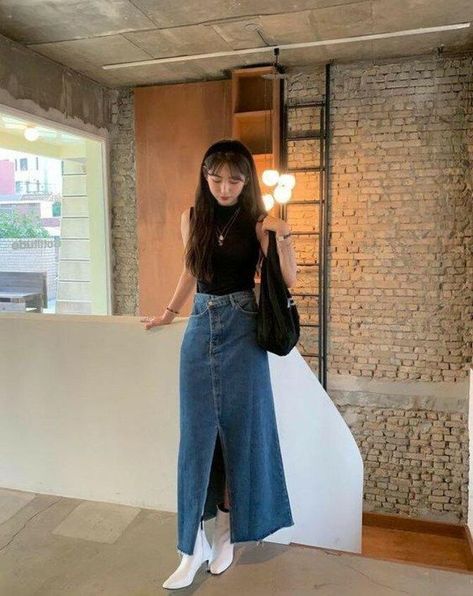 Medium Built Women Fashion Style, Korean Skirt Outfits Street Styles, Feminine Gaze Outfits, Korean Fashion Summer Street Styles Seoul Cute Outfits, Casual Chic Outfits Summer Classy Simple, Park Picnic Outfit, Graduation Attendee Outfit, Denim Skirt Outfit Spring, 30 Degree Weather Outfit