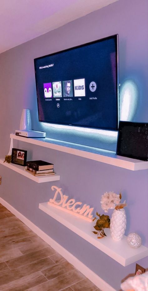 Tv On Wall Decor, Paneling Tv Wall, Console Decorating Ideas, Wall Paneling Tv, Tv Console Decorating Ideas, Tv Wall Paneling, Console Decor Ideas, Leaving Room Ideas, Rose Gold Bedroom