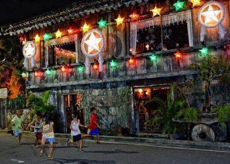 And naturally decorate homes with parol at the start of the –Ber months. Paskong Pinoy Christmas Decorations, Filipino Christmas Decorations, Philippine Christmas, Filipino Aesthetic, Filipino Parol, Simbang Gabi, Paskong Pinoy, Christmas In The Philippines, Christmas Parol