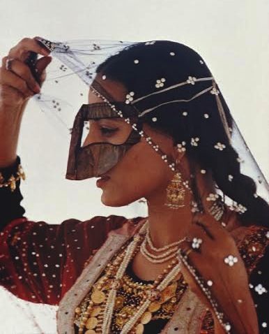 zamaaanawal: UAE, Dubai, 1971 Saudi Culture, Tribes Of The World, Saudi Arabia Culture, Arabian Women, Arab Culture, Aesthetic Indie, Arab Fashion, Arab Women, We Are The World