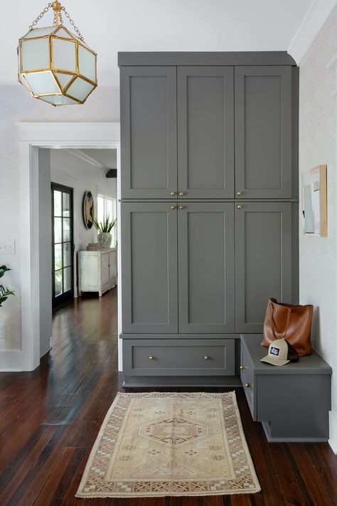 Mudrooms - Transitional - Entry - Charlotte - by Wendy Mauro Design | Houzz Transitional Entryway Ideas, Transitional Mudroom, Mudroom Cabinetry, Storage Bench With Baskets, Transitional Entry, Transitional Entryway, Entryway Storage Cabinet, Floor Renovation, Small Entry