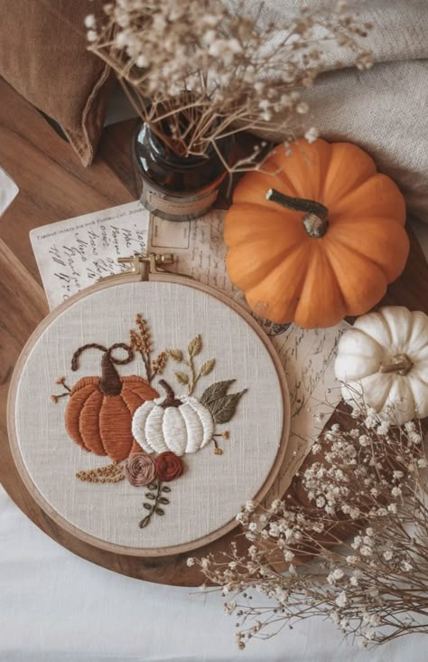 Embroidery Fall, Autumn Embroidery, Pumpkin Embroidery, Fall Embroidery Designs, Beginner Embroidery, Halloween Embroidery Designs, Embroidery Diy, Halloween Embroidery, Pola Sulam