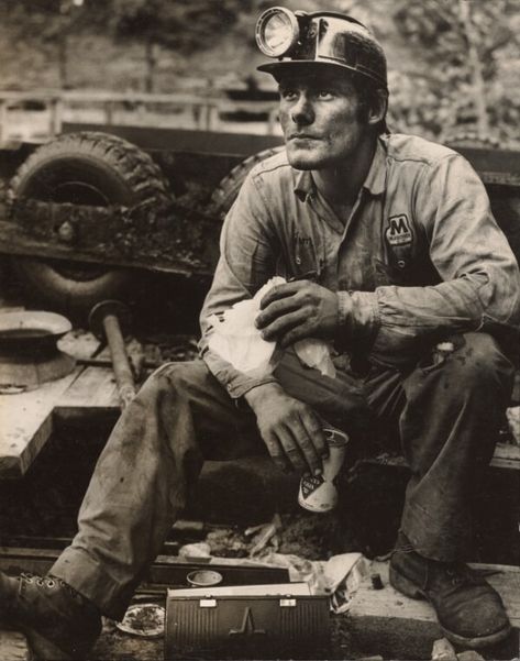 Deep Pit Coal Miner Eating Lunch, Lookout, KY (Getty Museum) Technology Essay, Harlan County, Appalachian People, Persuasive Essay, Kentucky Girl, Coal Miners, J Paul Getty, My Old Kentucky Home, Getty Museum