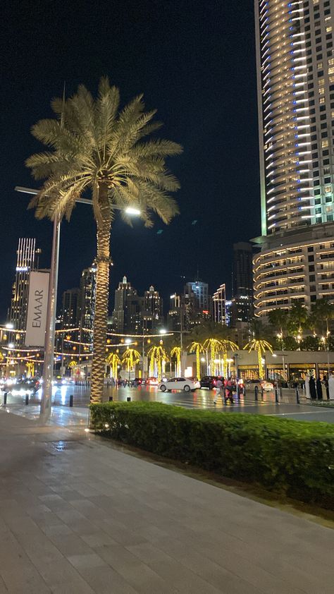 Dubai Asthetic Picture, Aesthetic Dubai Pictures, Uae Background, Dubai Background, Dubai Images, Dubai Street, Cute Background For Zepeto, Dubai Night, Dubai Photography