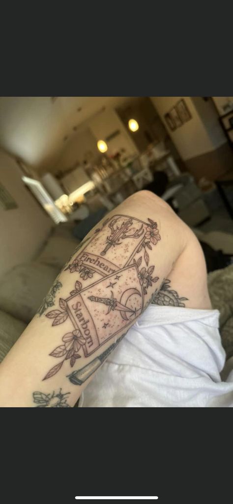 Crescent City Inspired Tattoos, Acotar Tarot Card Tattoo, Terrasen Tog Tattoo, Throne Of Glass Tattoo Sleeve, Lehabah Crescent City Tattoo, Fireheart Tattoo Tog, Sarah J Maas Tattoos, Sjm Tattoo Ideas, Sjm Tattoos