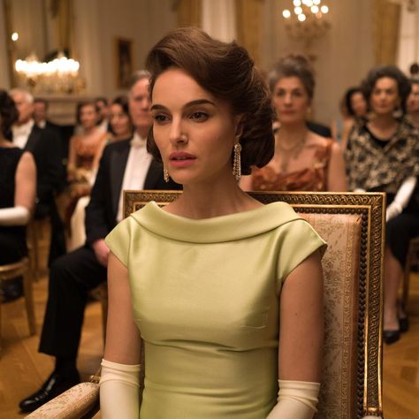 Jackie Film, Jackie 2016, Piaget Watch, Movie Fashion, British Actresses, Natalie Portman, Elegant Outfit, The Professional, Classy Outfits