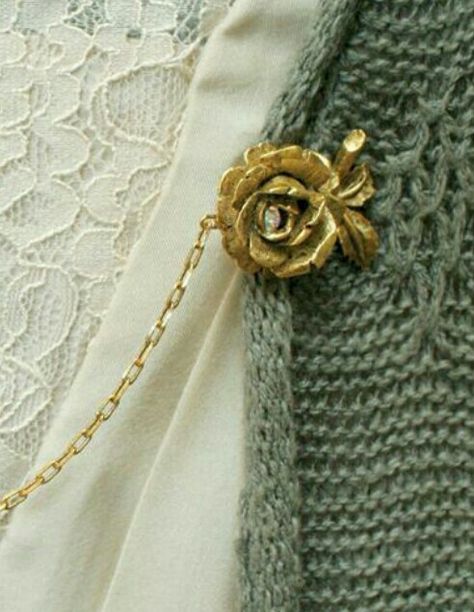 Gilded Roses Sweater Clip from Victorian Trading Co. Tyrell Aesthetic, Jamie Lannister, Diana Barry, House Tyrell, Houses Of Westeros, Margaery Tyrell, Growing Strong, Gilbert Blythe, Cersei Lannister