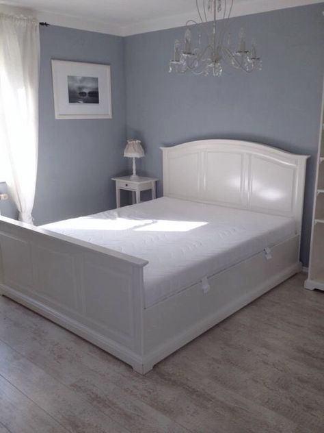 White Bed Wood, White Bed Design, White Wood Bed, White Bed Frame, Latest Living Room Designs, White Bed, Bedroom Closet Design, Dekorasi Kamar Tidur, White Bedroom Furniture