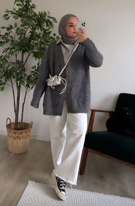 Grey Cardigan Hijab Outfit, Grey Cardigan Outfit Hijab, Grey Hijab Outfit, Wool Jacket Outfit, Cardigan Outfit Hijab, Grey Top Outfit, Outfits With Grey Cardigan, White Jacket Outfit, Hijabi Outfit