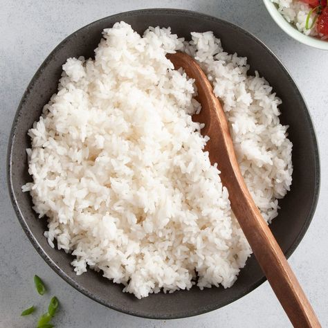 How to Cook Rice on the Stove (and Other Methods) Sushi Rice Recipe, Make Sushi Rice, Rice Bowls Healthy, Sushi Rice Recipes, Rice On The Stove, Make Sushi, Chili Relleno, Healthy Rice, Rice Side