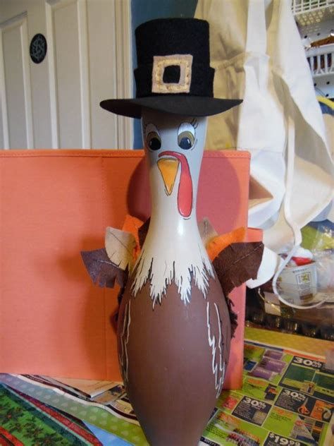 turkey painted on bowling ball pin - Yahoo Search Results Bowling Photos, Diy Bowling Pins, Bowling Crafts, Turkey Bowling, Bowling Ball Crafts, Bowling Pin Crafts, Diy Bowling, Bowling Ball Art, Brick Crafts