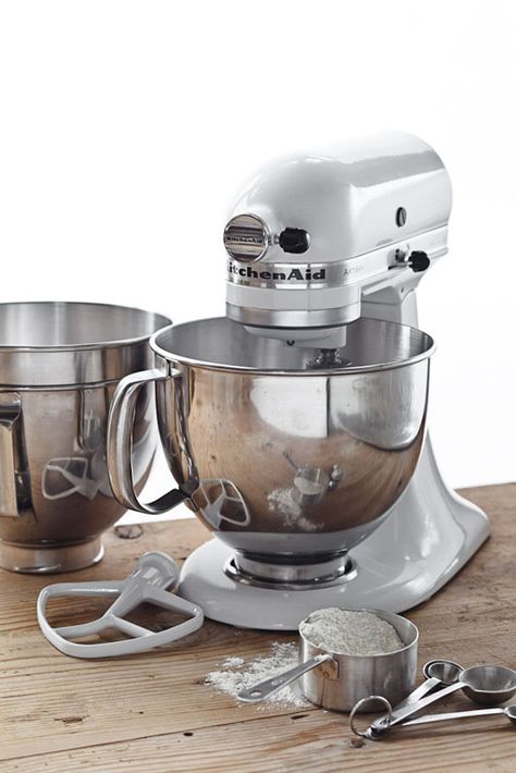 Kitchen-Aid Mixer Kitchenaid Artisan Mixer, Kitchen Equipment, Stand Mixer, Modern Country, Kitchen Aid Mixer, Easy Cooking, Kitchen Stuff, Homemade Bread, Country Kitchen